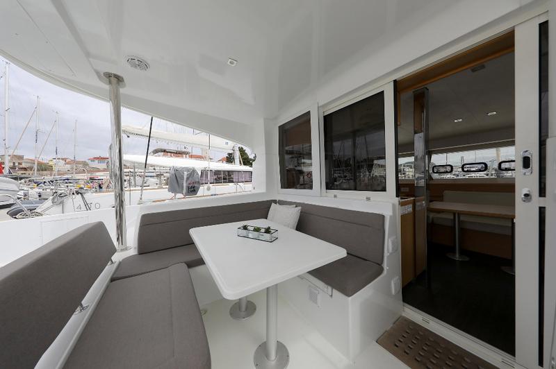 Book yachts online - catamaran - Lagoon 39 - LILLA V - rent