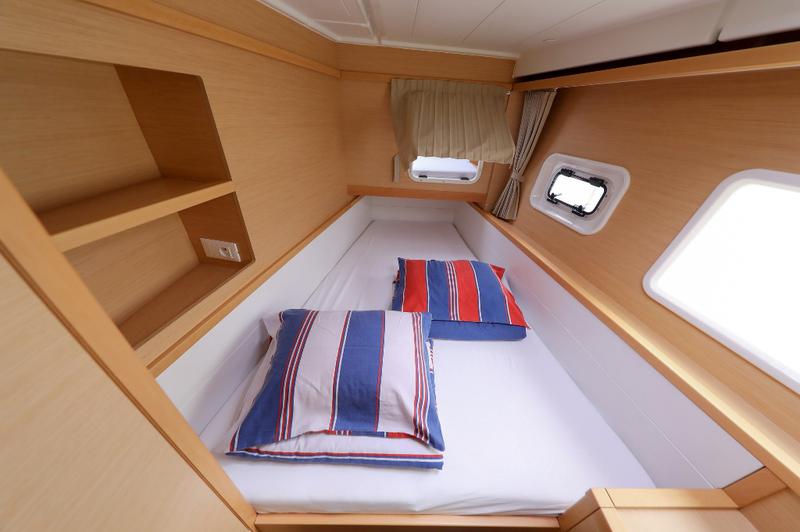 Book yachts online - catamaran - Lagoon 39 - LILLA V - rent