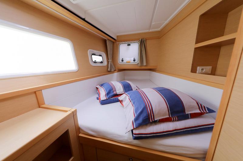 Book yachts online - catamaran - Lagoon 39 - LILLA V - rent