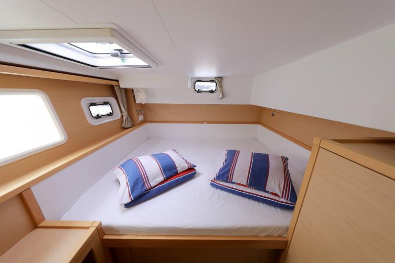 Book yachts online - catamaran - Lagoon 39 - LILLA V - rent