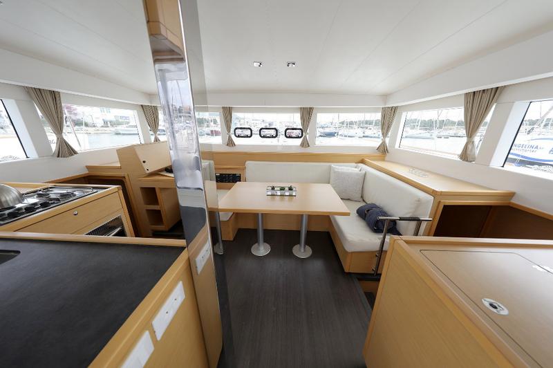 Book yachts online - catamaran - Lagoon 39 - LILLA V - rent