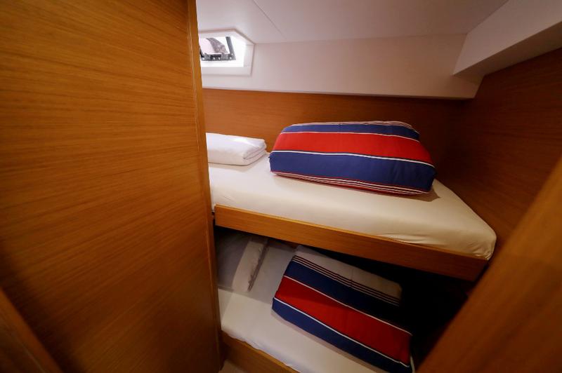 Book yachts online - catamaran - Dufour 48 - BE MINE - rent