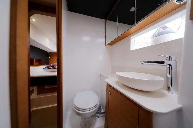 Book yachts online - catamaran - Dufour 48 - BE MINE - rent