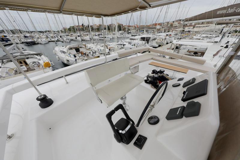 Book yachts online - catamaran - Dufour 48 - BE MINE - rent