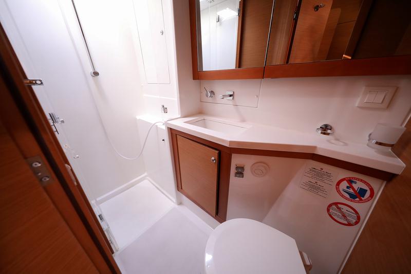 Book yachts online - catamaran - Lagoon 450 - DORKA V - rent