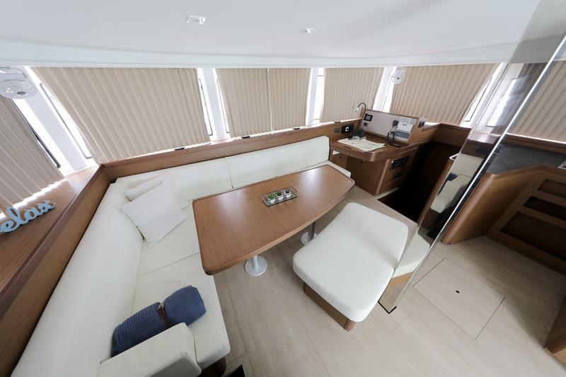 Book yachts online - catamaran - Lagoon 42 - SAPPHIRE - rent