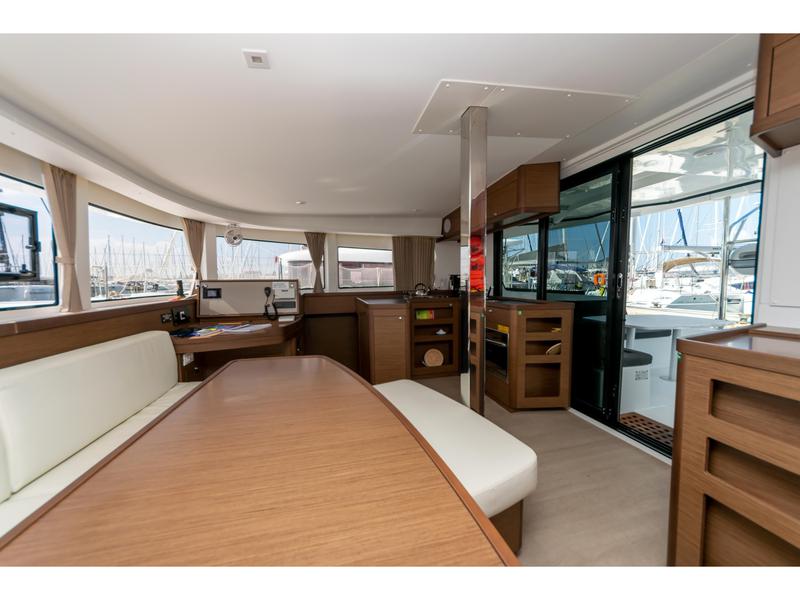 Book yachts online - catamaran - Lagoon 42 - SAPPHIRE - rent