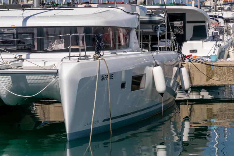Book yachts online - catamaran - Lagoon 42 - SAPPHIRE - rent