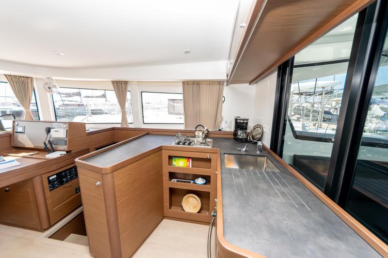 Book yachts online - catamaran - Lagoon 42 - SAPPHIRE - rent