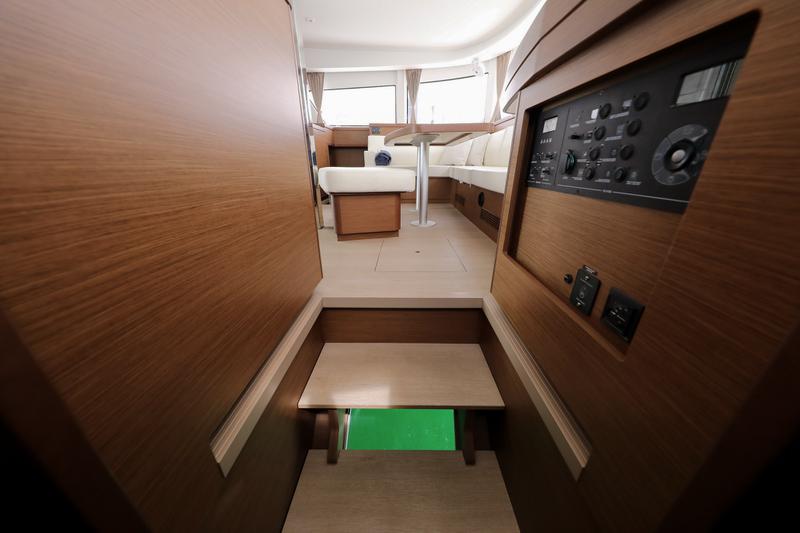 Book yachts online - catamaran - Lagoon 42 - SAPPHIRE - rent