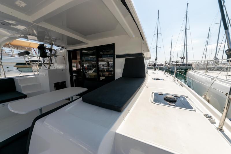 Book yachts online - catamaran - Lagoon 42 - SAPPHIRE - rent