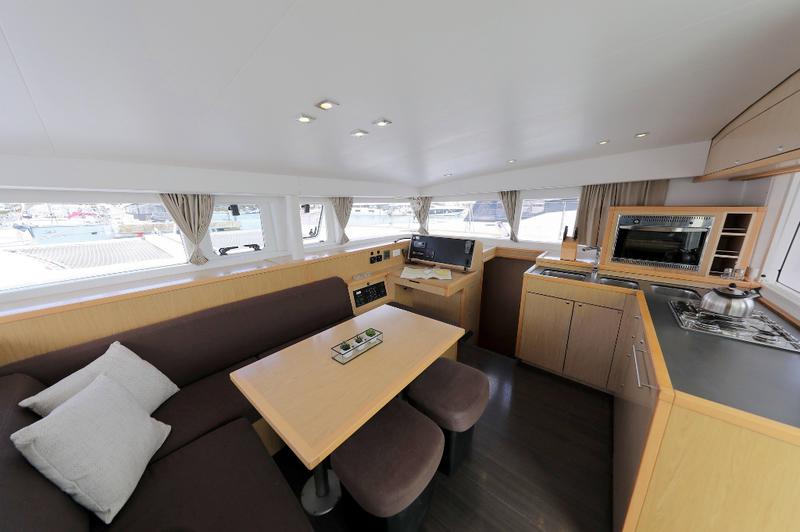 Book yachts online - catamaran - Lagoon 400 S2 - MAJA V - rent