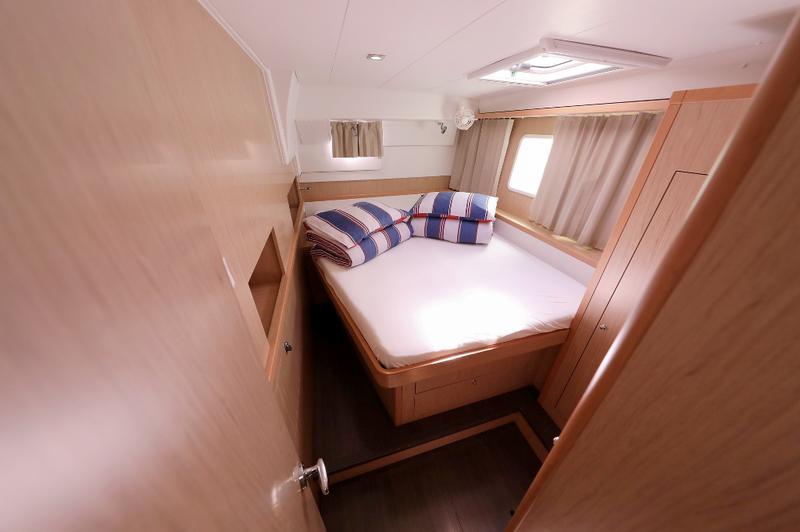 Book yachts online - catamaran - Lagoon 400 S2 - MAJA V - rent