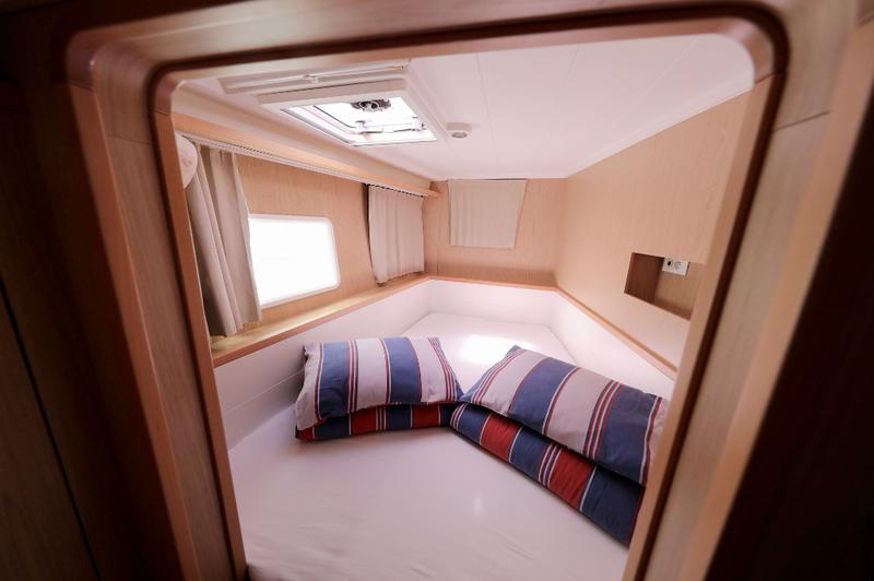 Book yachts online - catamaran - Lagoon 400 S2 - MAJA V - rent