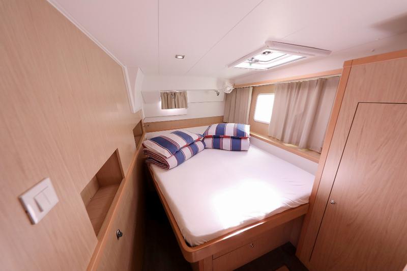 Book yachts online - catamaran - Lagoon 400 S2 - MAJA V - rent