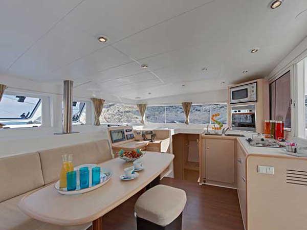 Book yachts online - catamaran - Lagoon 400 S2 - MAJA V - rent