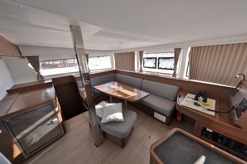 Book yachts online - catamaran - Lagoon 42 - EASY COURSE - rent