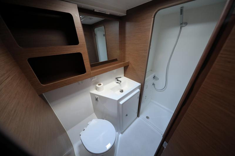 Book yachts online - catamaran - Lagoon 42 - EASY COURSE - rent