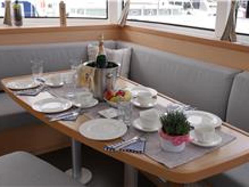 Book yachts online - catamaran - Lagoon 42 - EASY COURSE - rent