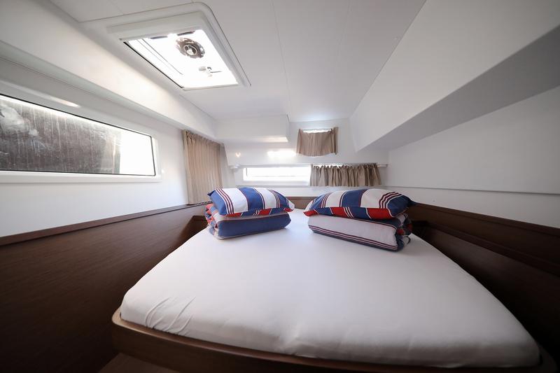 Book yachts online - catamaran - Lagoon 42 - EASY COURSE - rent