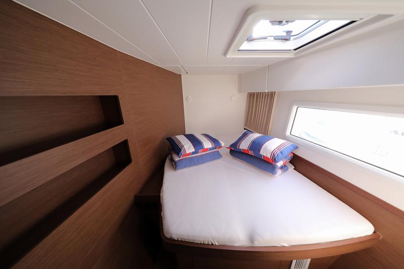 Book yachts online - catamaran - Lagoon 42 - EASY COURSE - rent