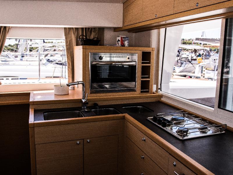 Book yachts online - catamaran - Lagoon 400 S2 - KINGA V - rent