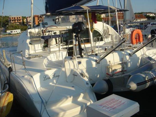 Book yachts online - catamaran - Lagoon 380 S2 - LOVE SONG - rent