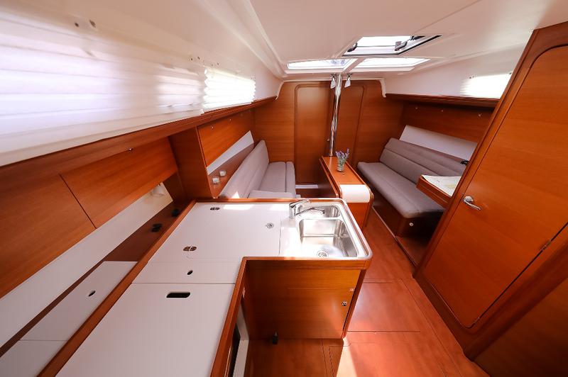 Book yachts online - sailboat - Dufour 350 Grand Large - FENIKS - rent
