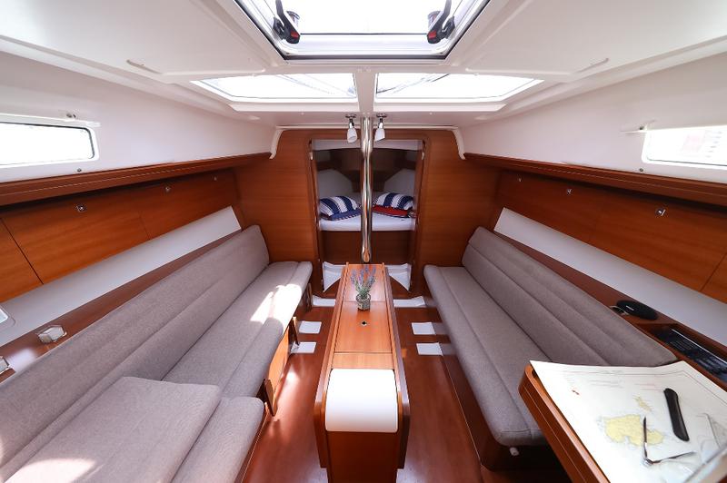 Book yachts online - sailboat - Dufour 350 Grand Large - FENIKS - rent
