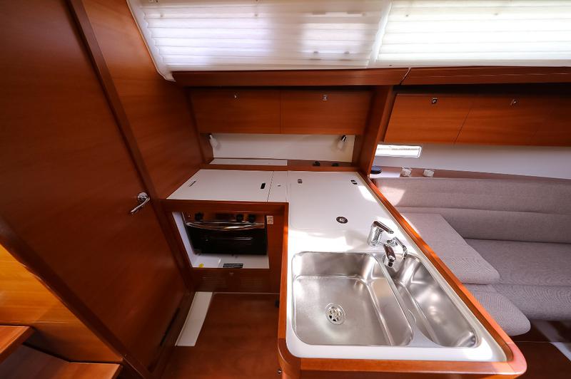 Book yachts online - sailboat - Dufour 350 Grand Large - FENIKS - rent