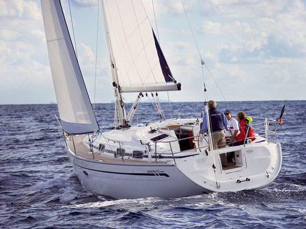 Book yachts online - sailboat - Bavaria Cruiser 37 - KALISPERA - rent