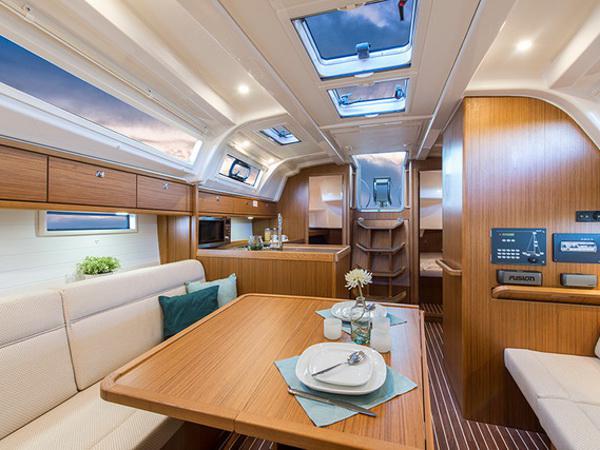 Book yachts online - sailboat - Bavaria Cruiser 37 - SUN COURSE - rent