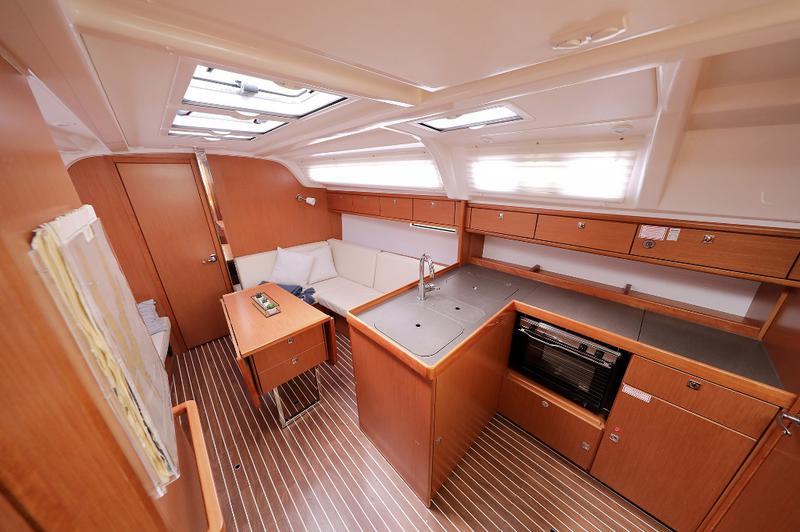 Book yachts online - sailboat - Bavaria Cruiser 37 - SUN COURSE - rent