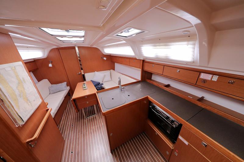 Book yachts online - sailboat - Bavaria Cruiser 37 - SUN COURSE - rent