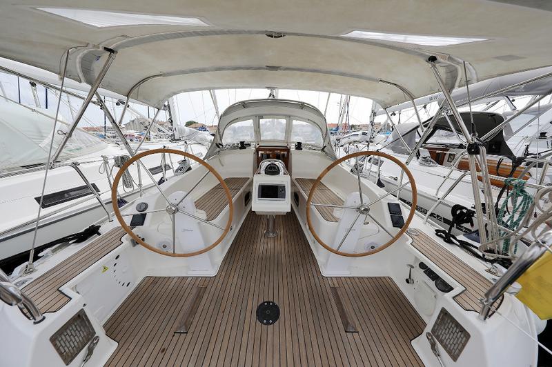 Book yachts online - sailboat - Bavaria Cruiser 37 - SUN COURSE - rent