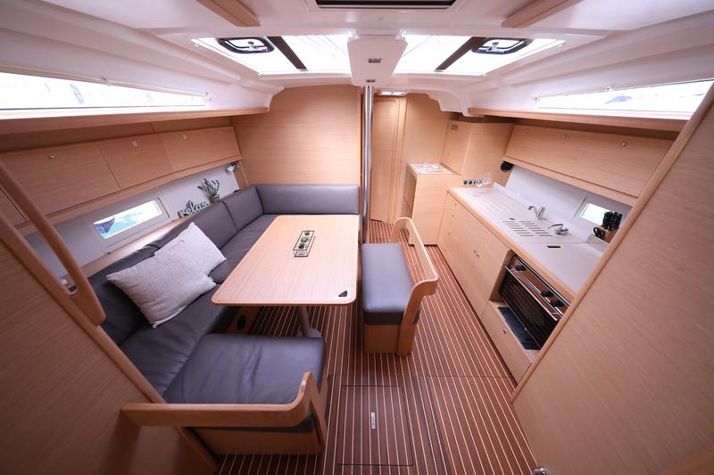 Book yachts online - sailboat - Dufour 430 - ADRIATIC OFFICE - rent