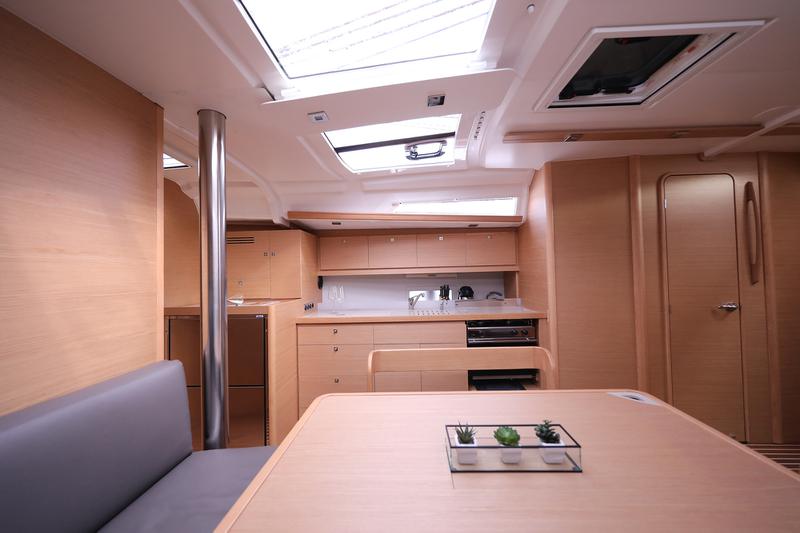 Book yachts online - sailboat - Dufour 430 - ADRIATIC OFFICE - rent