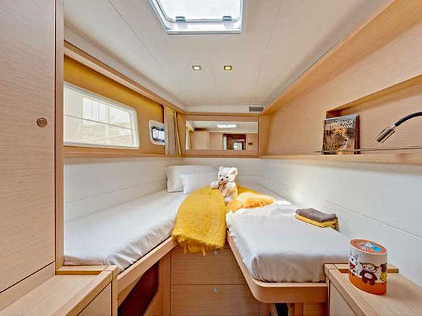 Book yachts online - catamaran - Lagoon 450 - SIMPLY THE BEST - rent