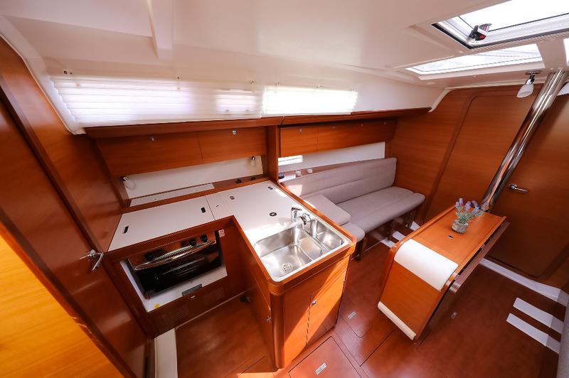 Book yachts online - sailboat - Dufour 350 Grand Large - PAPILLON - rent