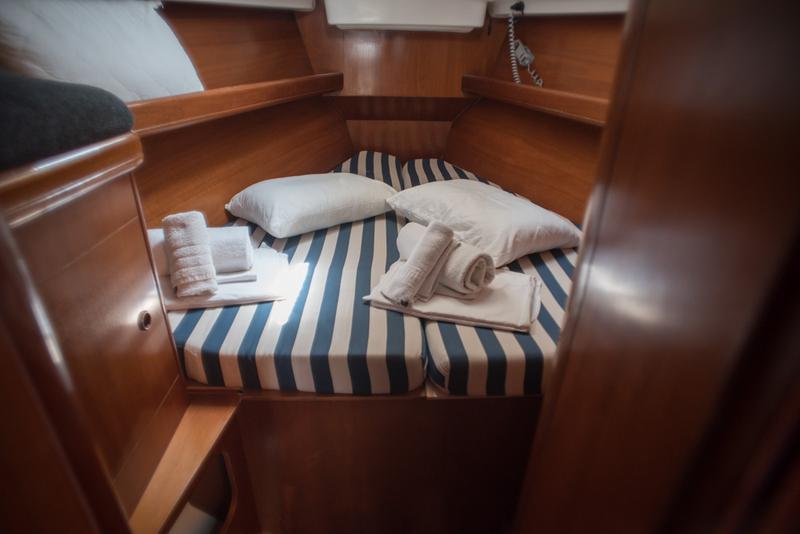 Book yachts online - sailboat - Oceanis 411 - IOS - rent