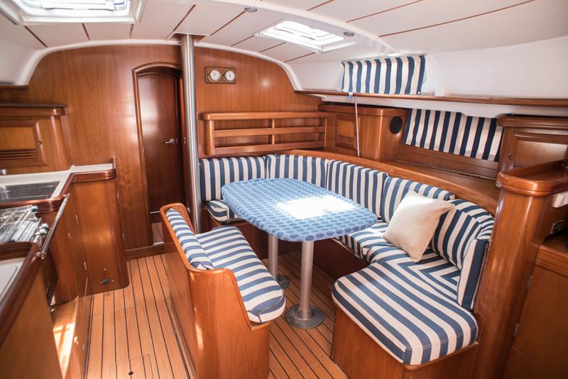 Book yachts online - sailboat - Oceanis 411 - IOS - rent