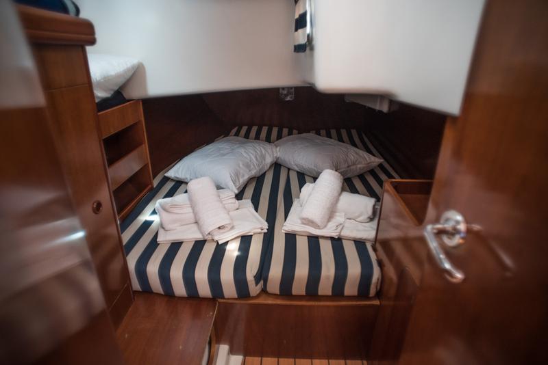 Book yachts online - sailboat - Oceanis 411 - IOS - rent