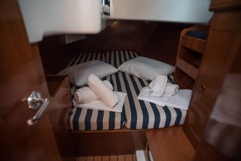 Book yachts online - sailboat - Oceanis 411 - IOS - rent