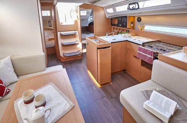Book yachts online - sailboat - Sun Odyssey 410 - AVRA - rent