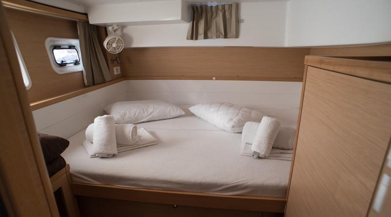 Book yachts online - catamaran - Lagoon 39 - EXPLORER - rent