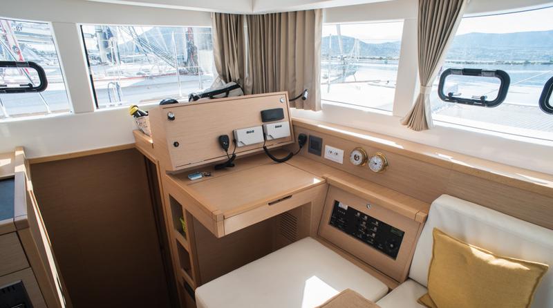 Book yachts online - catamaran - Lagoon 39 - EXPLORER - rent