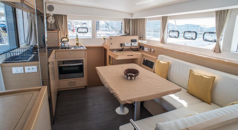 Book yachts online - catamaran - Lagoon 39 - EXPLORER - rent