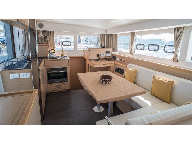 Book yachts online - catamaran - Lagoon 39 - EXPLORER - rent