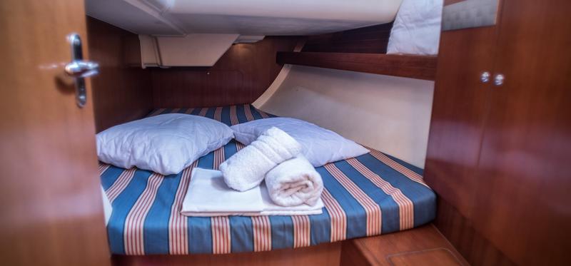 Book yachts online - sailboat - Dufour 385 - IRO - rent