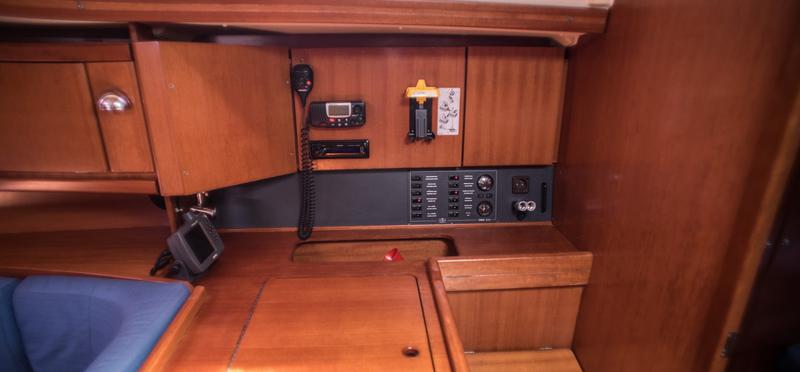 Book yachts online - sailboat - Dufour 385 - IRO - rent